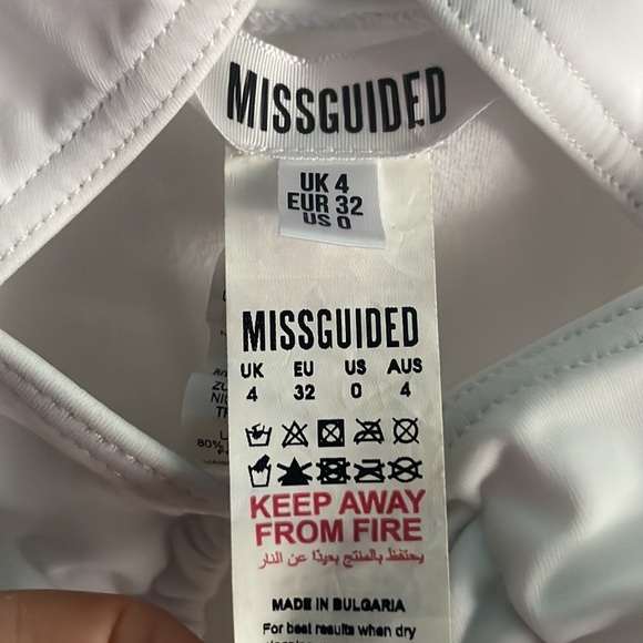 Missguided High Leg circle One piece Swimsuit - Picture 4 of 5